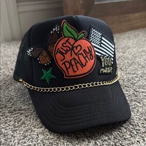 Women’s Black Customized Trucker Hat w/Chain OS